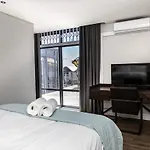 Luxury Penthouse With Balcony In Eden On The Bay